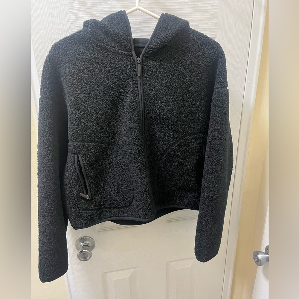 Uniqlo fuzzy cropped hoodie